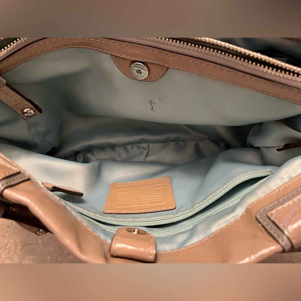Coach Chelsea Peyton Carry-All Beige/Gray Patent Leather Shoulder Satchel - Picture 11 of 16